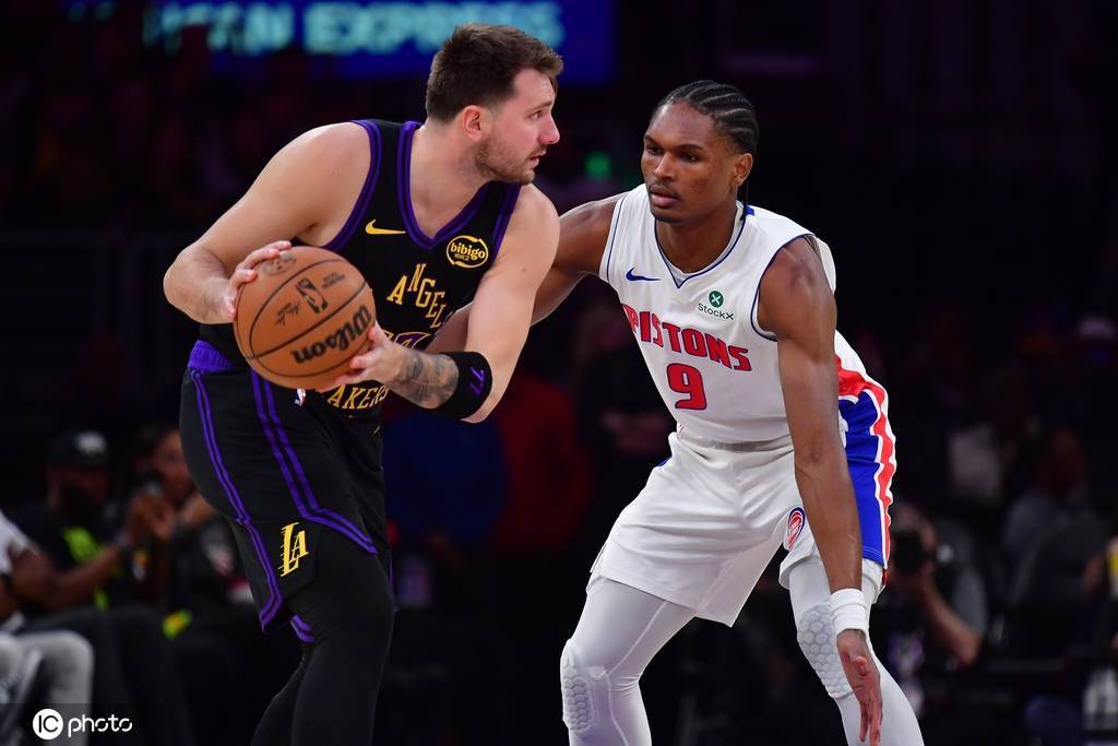 东契奇30+11难救主 坎宁安27+11活塞客场擒湖人