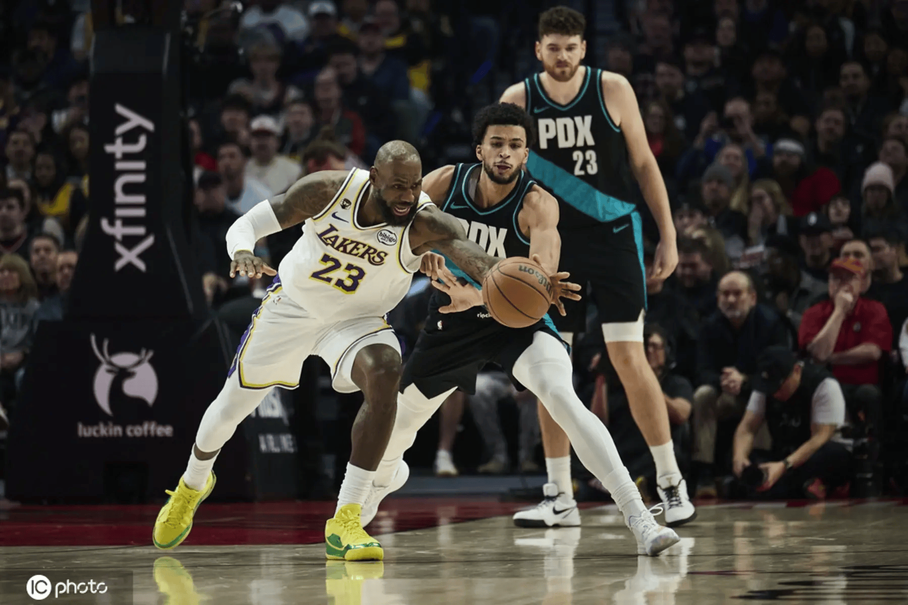 湖人惨败之夜迸出新亮点 “龙套男”21分衬出小杨凄凉